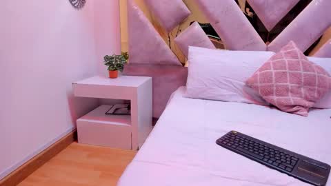 Brianna  online show from November 30, 9:08 pm