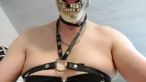 Snapshot of brianriver chatting on January 24, 9:17 am brianriver online show from January 24, 9:17 am