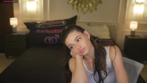 Snapshot of bright_diamonds_054 chatting on April 24, 8:00 pm Diamonds Girls online show from April 24, 8:00 pm
