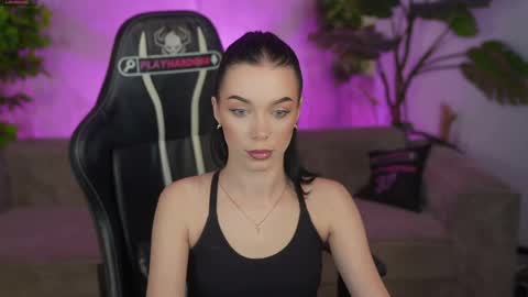 Snapshot of bright_diamonds_054 chatting on May 4, 6:42 am Diamonds Girls online show from May 4, 6:42 am