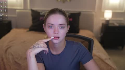 Snapshot of bright_diamonds_054 chatting on May 25, 7:47 am Diamonds Girls online show from May 25, 7:47 am
