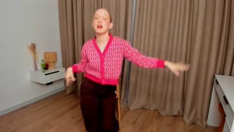 Snapshot of brigittechorlton chatting on December 16, 8:14 pm Bella online show from December 16, 8:14 pm