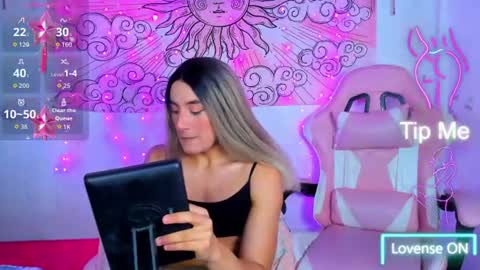 Snapshot of brihanna_cooper chatting on August 5, 2:20 pm bri online show from August 5, 2:20 pm