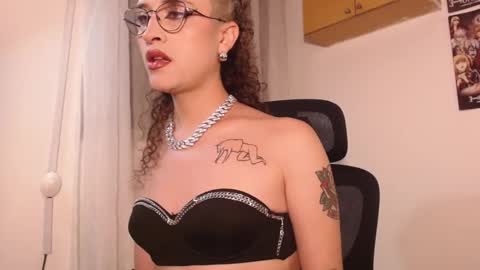 Snapshot of brillamettal chatting on January 17, 6:29 am Brilla Mettal online show from January 17, 6:29 am