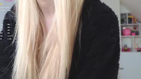 Vi. online show from March 9, 11:25 am