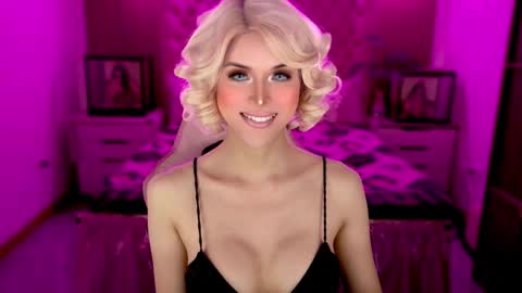 brionatop online show from November 18, 11:37 pm