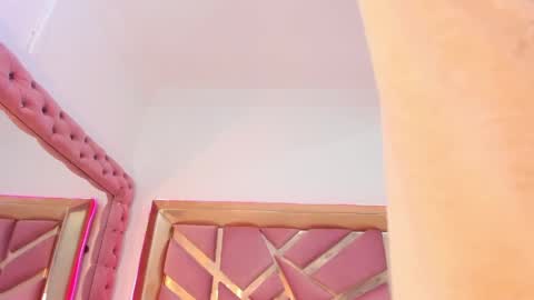 Snapshot of britanymooree chatting on April 18, 7:18 pm Britany online show from April 18, 7:18 pm