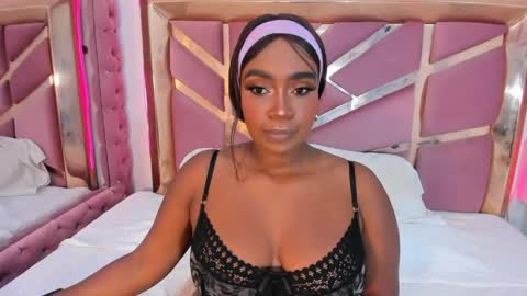 Snapshot of britanymooree chatting on April 23, 1:29 am Britany online show from April 23, 1:29 am