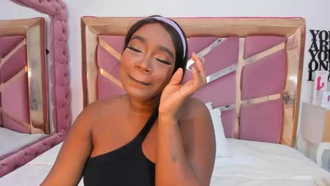 Snapshot of britanymooree chatting on April 24, 8:33 pm Britany online show from April 24, 8:33 pm