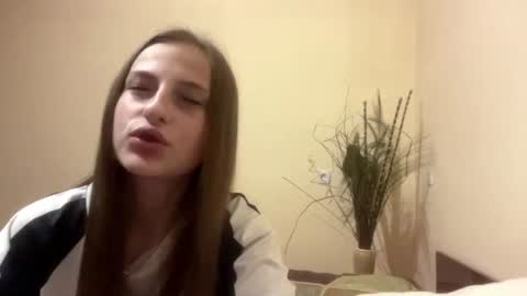 Snapshot of britanysuther chatting on June 22, 10:07 pm Ciri online show from June 22, 10:07 pm