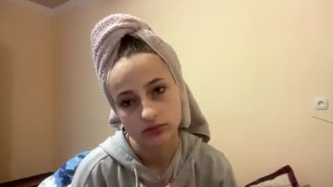 Snapshot of britanysuther chatting on July 9, 5:17 pm Ciri online show from July 9, 5:17 pm