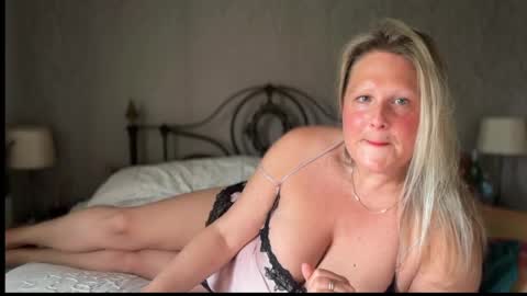 Snapshot of british_bella chatting on May 14, 6:31 am British Bella online show from May 14, 6:31 am