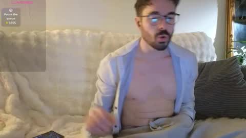 Snapshot of britishpoet chatting on November 30, 8:02 pm Callum online show from November 30, 8:02 pm