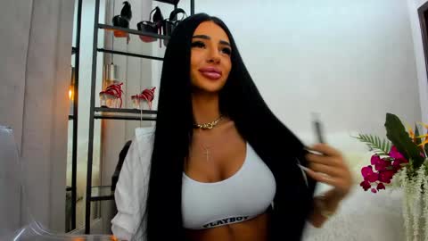 Snapshot of britney_charm chatting on May 4, 7:04 am britney_charm online show from May 4, 7:04 am