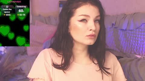 Snapshot of britneybarker chatting on December 8, 1:35 am britneybarker online show from December 8, 1:35 am
