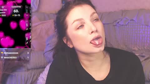 Snapshot of britneybarker chatting on December 9, 2:13 am britneybarker online show from December 9, 2:13 am