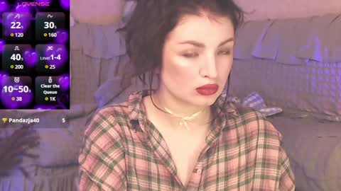 Snapshot of britneybarker chatting on December 11, 3:35 am britneybarker online show from December 11, 3:35 am