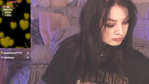Snapshot of britneybarker chatting on December 16, 4:34 am britneybarker online show from December 16, 4:34 am
