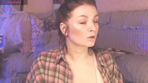 Snapshot of britneybarker chatting on December 26, 2:12 am britneybarker online show from December 26, 2:12 am