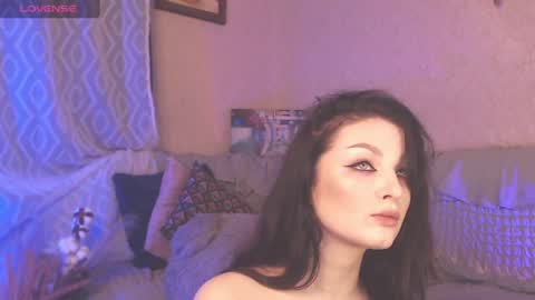 Snapshot of britneybarker chatting on January 13, 12:51 am britneybarker online show from January 13, 12:51 am