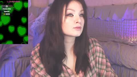 Snapshot of britneybarker chatting on January 18, 1:52 am britneybarker online show from January 18, 1:52 am