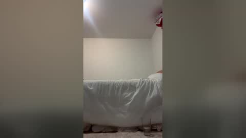 Snapshot of britneycherry08 chatting on February 17, 3:14 am britneycherry08 online show from February 17, 3:14 am