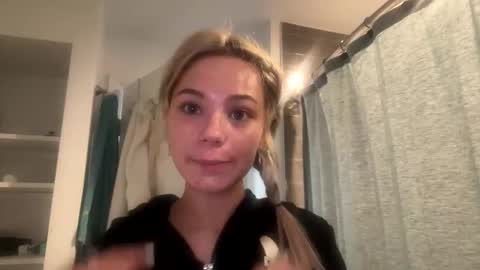 Snapshot of britneycherry08 chatting on February 28, 10:55 pm britneycherry08 online show from February 28, 10:55 pm