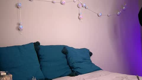 britneyhudson online show from December 3, 5:04 am