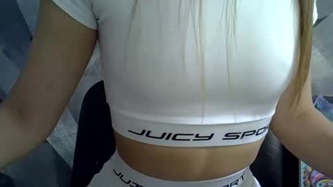 Snapshot of britneykittens chatting on November 4, 7:18 am BritneyKittens online show from November 4, 7:18 am