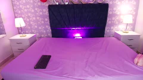 Snapshot of britneysweet_ chatting on June 25, 7:51 pm BritneySweet online show from June 25, 7:51 pm