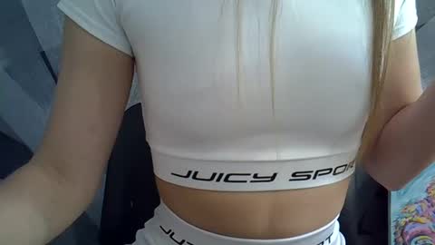 BritneyxKittens online show from November 4, 8:02 am