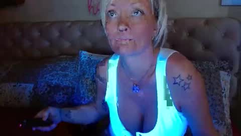 brittneychats81 online show from March 26, 4:23 pm