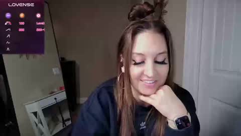 Snapshot of brookebee27 chatting on December 7, 3:04 am brookebee online show from December 7, 3:04 am