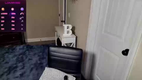 Snapshot of brookebee27 chatting on February 10, 1:14 am brookebee online show from February 10, 1:14 am