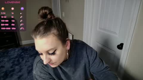 Snapshot of brookebee27 chatting on February 17, 11:53 pm brookebee online show from February 17, 11:53 pm