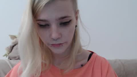Snapshot of brookewylde_20 chatting on November 29, 10:51 am brookewylde_20 online show from November 29, 10:51 am