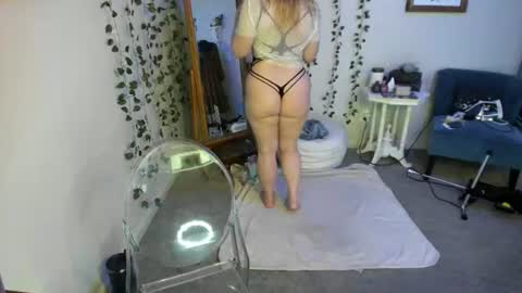 Snapshot of brooklyn_shai chatting on June 15, 12:35 am Brooklyn online show from June 15, 12:35 am
