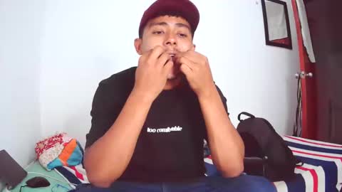 Snapshot of brown1996_ chatting on January 15, 3:11 am brown1996_ online show from January 15, 3:11 am