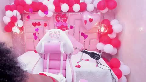 Snapshot of brownie_delicious chatting on February 11, 12:28 am Sara online show from February 11, 12:28 am