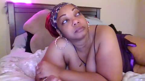 brownroundrenee online show from November 13, 11:20 am