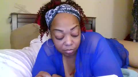 Snapshot of brownroundrenee chatting on January 15, 6:11 pm brownroundrenee online show from January 15, 6:11 pm