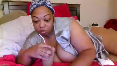 Snapshot of brownroundrenee chatting on January 16, 10:30 am brownroundrenee online show from January 16, 10:30 am