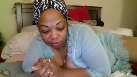 Snapshot of brownroundrenee chatting on February 26, 10:36 am brownroundrenee online show from February 26, 10:36 am