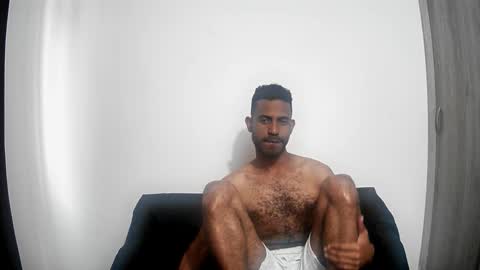 bruce_1111 online show from March 18, 6:33 pm