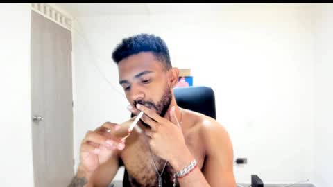 bruce_1111 online show from April 10, 7:51 pm