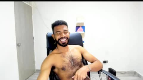 bruce_1111 online show from April 13, 3:39 pm