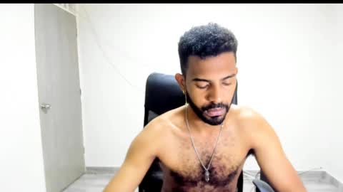 bruce_1111 online show from April 14, 3:18 pm