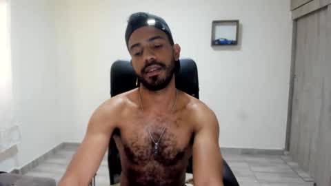 bruce_1111 online show from May 30, 5:21 pm