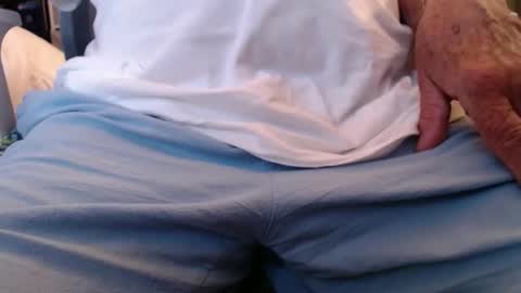 Snapshot of bruceb124u chatting on October 2, 4:25 pm bruceb124u online show from October 2, 4:25 pm