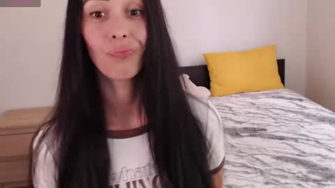 Snapshot of brunettgirl_ chatting on July 11, 7:00 am Ellis online show from July 11, 7:00 am